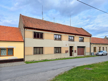 Čelní pohled na dům - Prodej domu 278 m², Prostějovičky