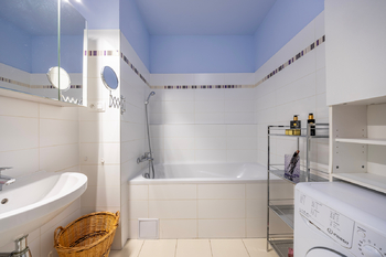 Koupelna - Pronájem bytu 3+kk v osobním vlastnictví 80 m², Praha 8 - Libeň