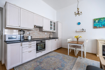Obývací pokoj s kuchyní - Pronájem bytu 3+kk v osobním vlastnictví 80 m², Praha 8 - Libeň