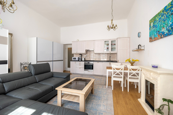 Obývací pokoj s kuchyní - Pronájem bytu 3+kk v osobním vlastnictví 80 m², Praha 8 - Libeň