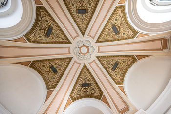 Detail vstupu do domu - Pronájem bytu 3+kk v osobním vlastnictví 80 m², Praha 8 - Libeň