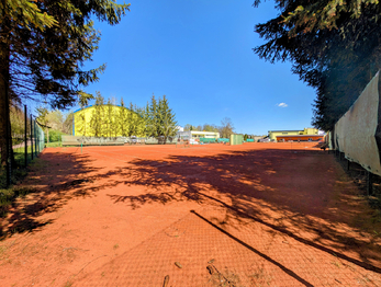 tenisové kurty ... - Prodej pozemku 2518 m², Havlíčkův Brod