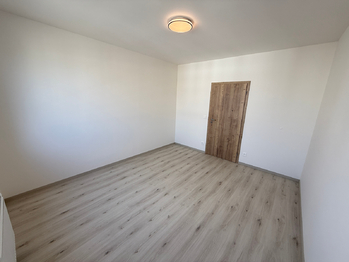 Velký dětský pokoj - Pronájem bytu 4+kk v osobním vlastnictví 96 m², Praha 9 - Kbely