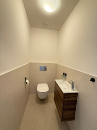 Toaleta - Pronájem bytu 4+kk v osobním vlastnictví 96 m², Praha 9 - Kbely