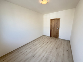 Menší dětský pokoj - Pronájem bytu 4+kk v osobním vlastnictví 96 m², Praha 9 - Kbely