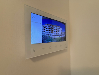 Ovládaní zvonku - Pronájem bytu 4+kk v osobním vlastnictví 96 m², Praha 9 - Kbely
