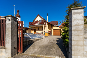 vjezd   - Prodej domu 233 m², Dobroměřice
