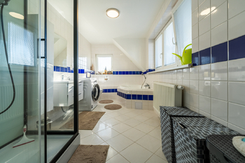 Koupelna - Prodej domu 233 m², Dobroměřice