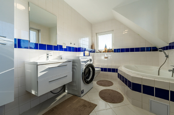 Koupelna - Prodej domu 233 m², Dobroměřice