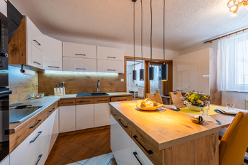 Kuchyně - Prodej domu 233 m², Dobroměřice