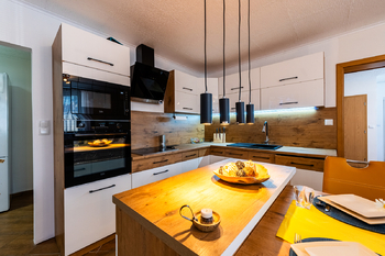Kuchyně - Prodej domu 233 m², Dobroměřice