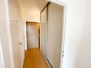 Pronájem bytu 1+kk v družstevním vlastnictví 29 m², Praha 4 - Modřany