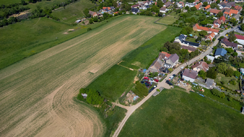 Prodej pozemku 4906 m², Chyňava