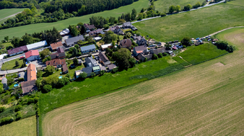 Prodej pozemku 4906 m², Chyňava