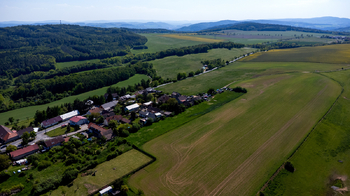Prodej pozemku 4906 m², Chyňava