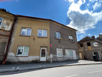 Prodej nájemního domu 549 m², Úpice