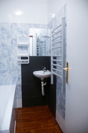 Byt 2 koupelna - Prodej nájemního domu 549 m², Úpice