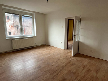 Byt 3 pokoj - Prodej nájemního domu 549 m², Úpice