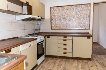 Byt 4 kuchyně - Prodej nájemního domu 549 m², Úpice