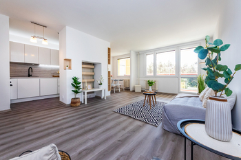 Prodej bytu 3+kk Horní Pořernice_obývací pokoj - Prodej bytu 3+kk v osobním vlastnictví 80 m², Praha 9 - Horní Počernice 
