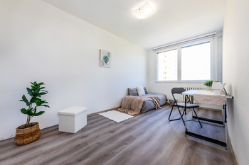Prodej bytu 3+kk Horní Pořernice_pokoj - Prodej bytu 3+kk v osobním vlastnictví 80 m², Praha 9 - Horní Počernice