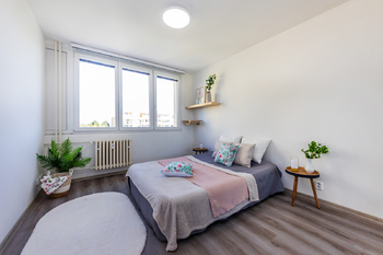 Prodej bytu 3+kk Horní Pořernice_ložnice - Prodej bytu 3+kk v osobním vlastnictví 80 m², Praha 9 - Horní Počernice
