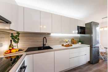 Prodej bytu 3+kk Horní Pořernice_kuchyně - Prodej bytu 3+kk v osobním vlastnictví 80 m², Praha 9 - Horní Počernice