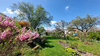 Kvetoucí zahrada - Prodej domu 132 m², Mostkovice