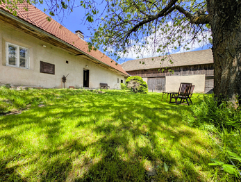 uzavřený dvůr ... - Prodej domu 110 m², Střítež