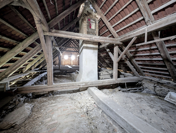 půda nad obytnou částí ... - Prodej domu 110 m², Střítež