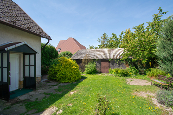 Kůlna a vstup do domu - Prodej domu 190 m², Hořice