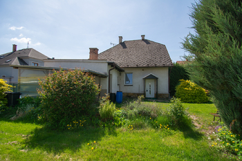Pohled na dům ze zahrady - Prodej domu 190 m², Hořice