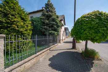 Pohled na dům z ulice - Prodej domu 190 m², Hořice