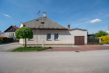 Pohled na dům z ulice - Prodej domu 190 m², Hořice