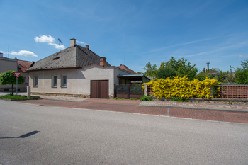 Garáž a kryté parkovací stání - Prodej domu 190 m², Hořice