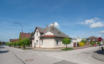 Pohled na dům z ulice - Prodej domu 190 m², Hořice