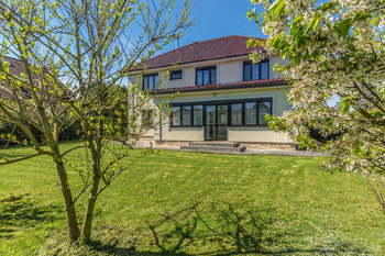 Prodej domu 271 m², Svárov