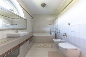 Prodej domu 271 m², Svárov