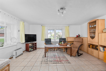 obývací pokoj - Prodej domu 80 m², Bečice