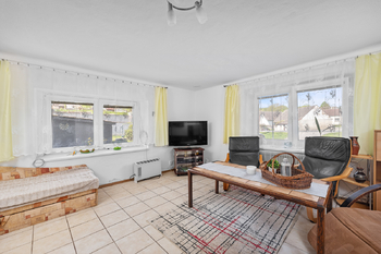 obývací pokoj - Prodej domu 80 m², Bečice