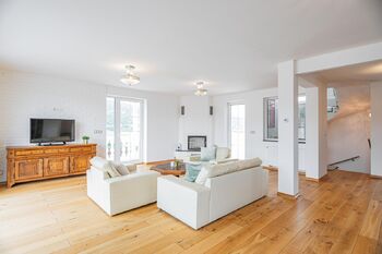 Pronájem domu 228 m², Králův Dvůr