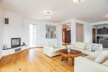 Pronájem domu 228 m², Králův Dvůr