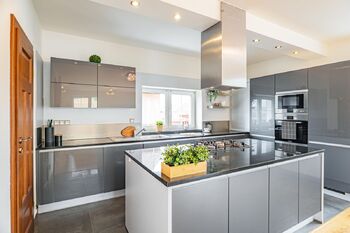 Pronájem domu 228 m², Králův Dvůr