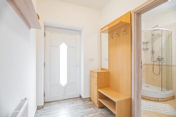 Pronájem domu 228 m², Králův Dvůr