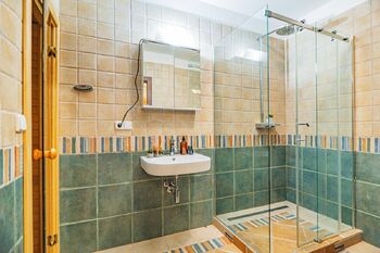 Pronájem domu 228 m², Králův Dvůr