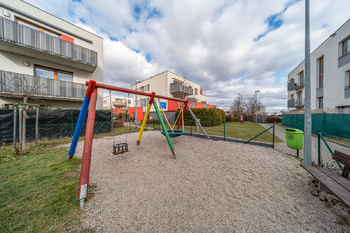 Dětská hřiště v okolí - Pronájem bytu 1+kk v osobním vlastnictví 32 m², Praha 5 - Slivenec