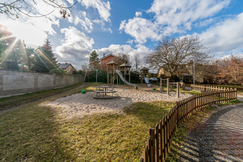 Dětská hřiště v okolí - Pronájem bytu 1+kk v osobním vlastnictví 32 m², Praha 5 - Slivenec