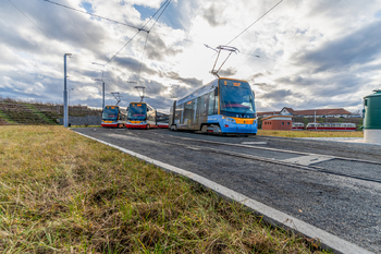 Tramvaje a autobusy vás dovezou k metru či přímo do centra - Pronájem bytu 1+kk v osobním vlastnictví 32 m², Praha 5 - Slivenec