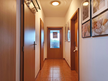 Chodba. - Prodej bytu 3+kk v osobním vlastnictví 96 m², Praha 9 - Čakovice
