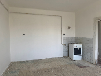 Aktuální stav před rekonstrukcí - kuchyň - Prodej bytu 1+1 v osobním vlastnictví 45 m², Olomouc